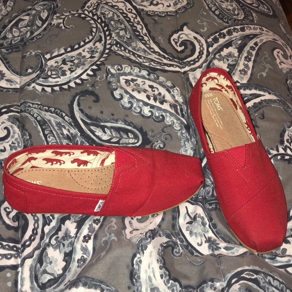 red classic toms